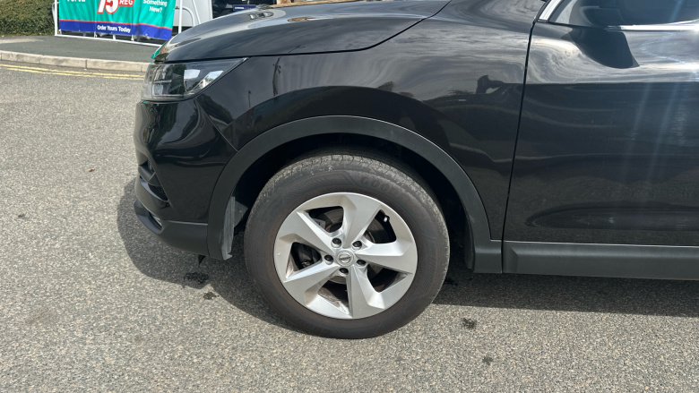 Nissan Qashqai 1.3 DiG-T Acenta Premium 5dr Petrol Hatchback